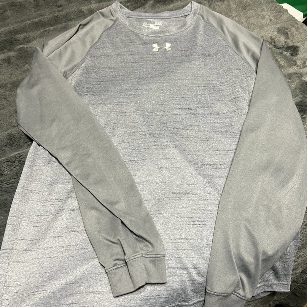 men's Under Armour long sleev dri fit two tone grey shirt